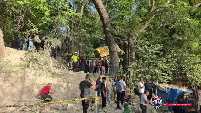 Hatay'da freni arızalanan kamyon şelale bölgesine düştü mesire alanında güvenlik görevlisi hayatını kaybetti Hatay'da freni arızalanan kamyon şelale bölgesine düştü mesire alanında güvenlik görevlisi hayatını kaybetti
