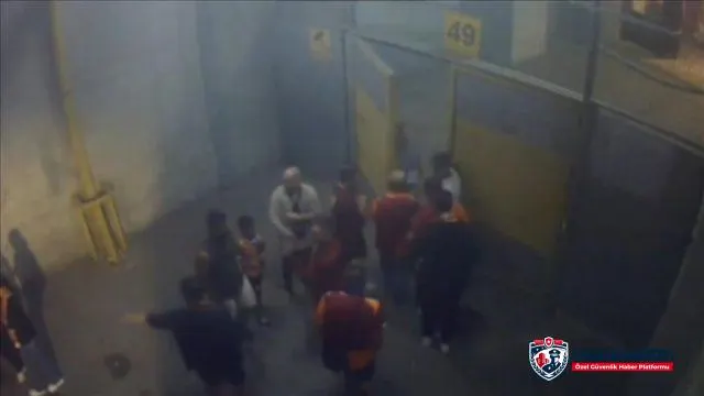 Galatasaray ile Çaykur Rizespor maçında biletsiz kişileri içeriye alan güvenlik görevlileri yakalandı