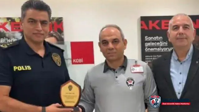 Vatandaşın1 Milyon 800 Bin Kurtaran Özel Güvenlik Görevlisine Ödül