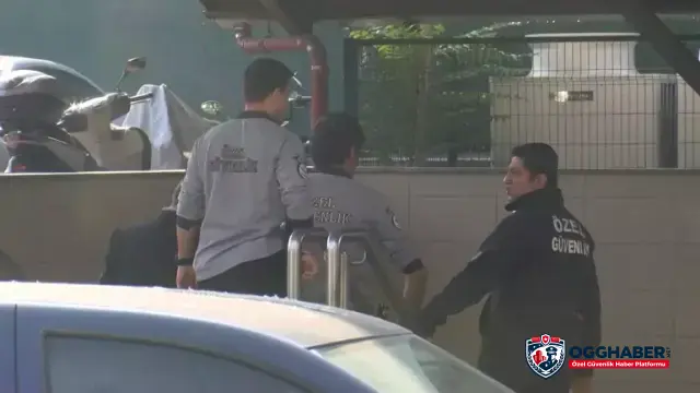 Bakırköy'de trene binmek isterken ayağı sıkışan yolcuyu öze güvenlik görevlileri kurtardı