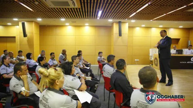 Antalya Büyükşehir Belediyesinde Görev Yapan Özel Güvenliklere Eğitim