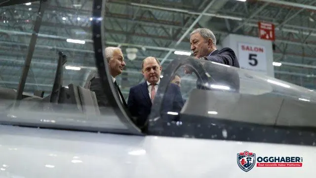 Bakan Akar, İngiltereli mevkidaşıyla SAHA'da görüştü
