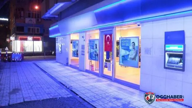 Güvenlik Görevlisini Rehin Aldı,İstanbul'da Silahlı Banka Soygunu
