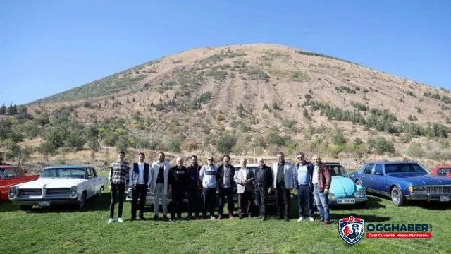 Klasik otomobiller Ali Dağı'na yakıştı