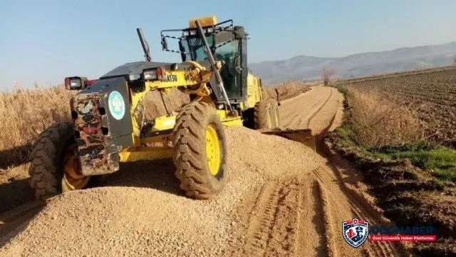 Manisa Salihli'de 5 kilometrelik yolda sathi kaplama