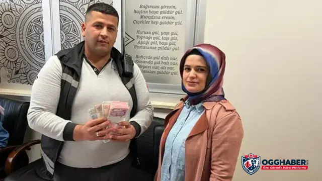 Mardin'de güvenlik görevlisi depremzedeye ait bulduğu 27 bin 500 TL'yi teslim etti Mardin'de güvenlik görevlisi depremzedeye ait bulduğu 27 bin 500 TL'yi teslim etti