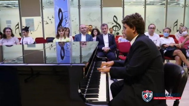 Otizmli Taylan’dan piyano resitali