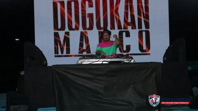 Sakarya Büyükşehir açık havada Doğukan Manço coşkusu