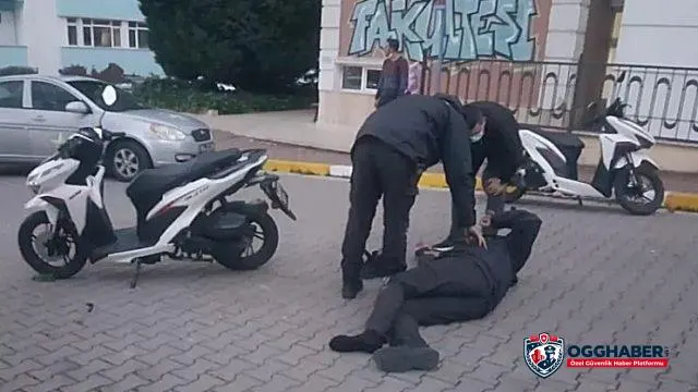 SAÜ Çalışan Güvenlik Görevlisi Devriye Atarken Kaza Yapıp Yaralandı