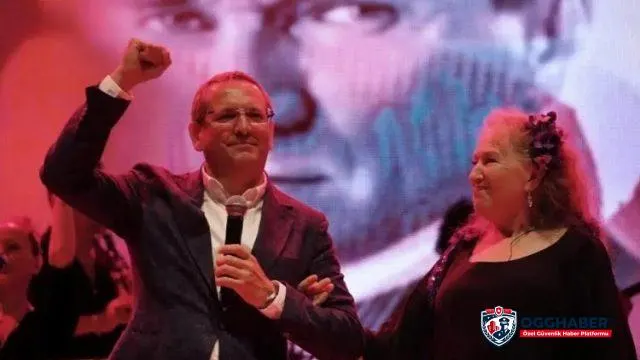 Suzan Kardeş'ten Ayvalık'ta İzmir Marşı sürprizi