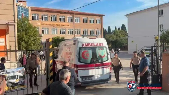 Okul önündeki saldırının ardından gözler polis planlaması ve güvenlik görevlisi teklifinde